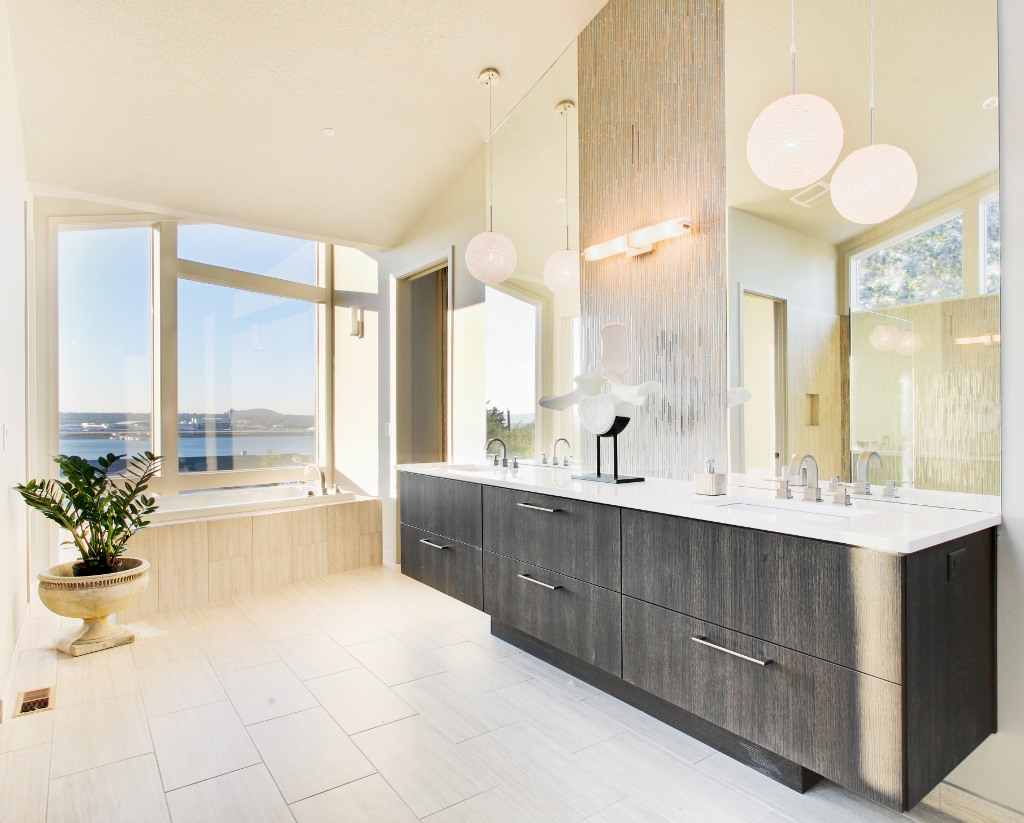 Luxurious Master Bathrooms