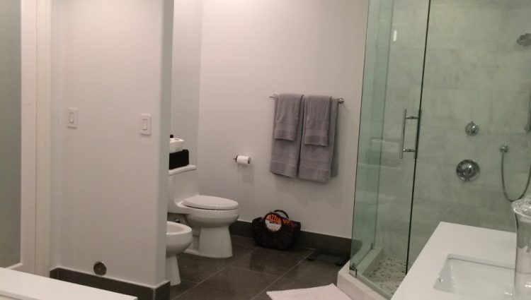 private-bath-grigio-erba-flooring